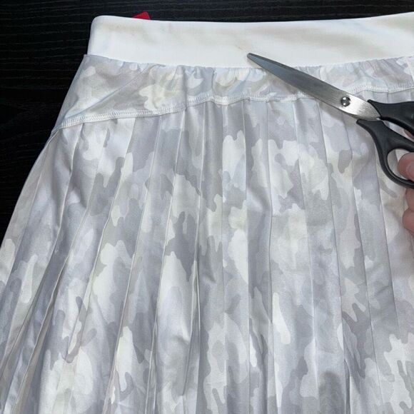 Spanx The Get Moving Pleated Skort White Camo small new - Picture 10 of 13